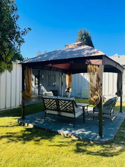5 Beds, 2 Full Baths, W/Gazebo, W/Fenced Backyard Villa Yuba City Eksteriør bilde